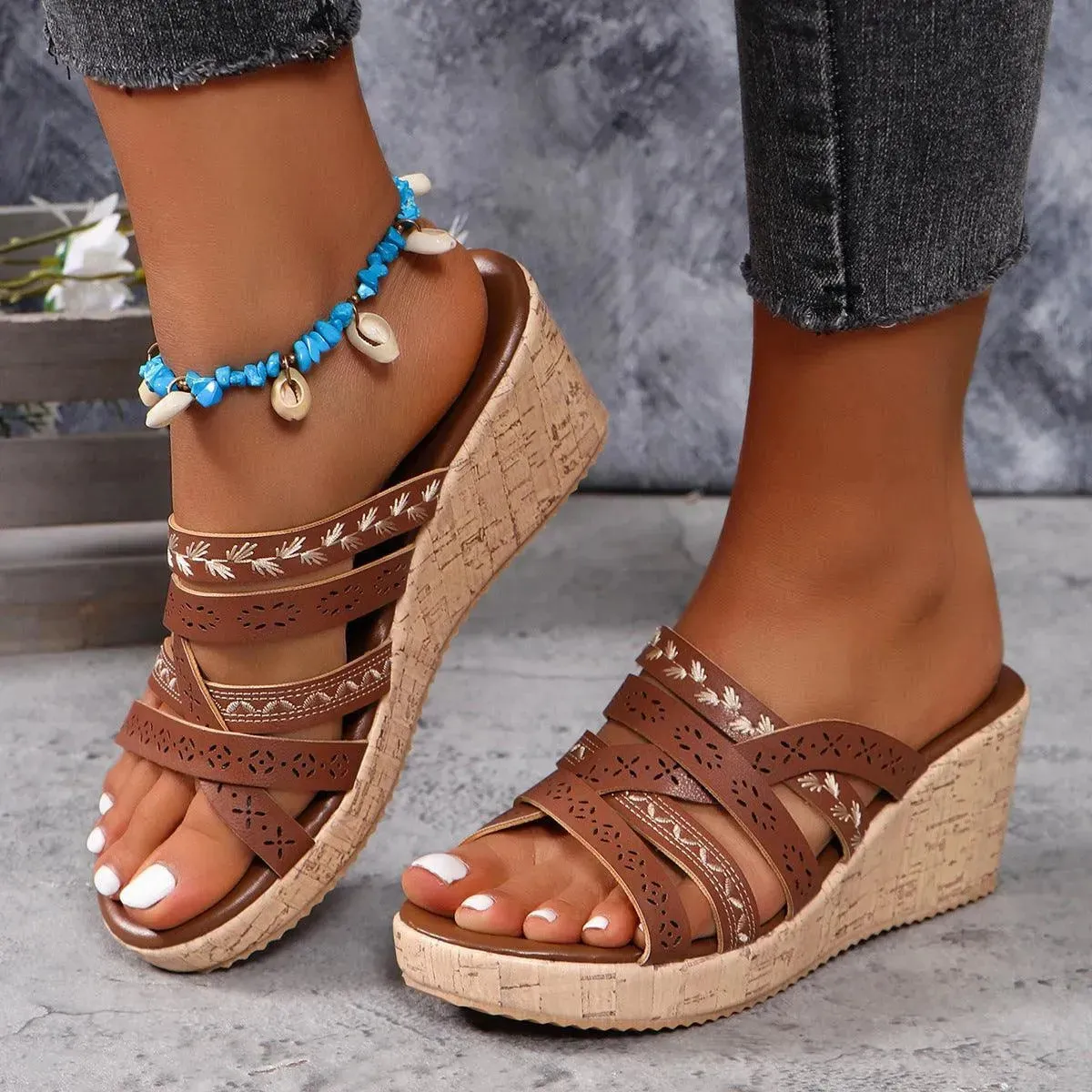 Chic Crisscross Mid Heel Wedge Sandals in PU Leather