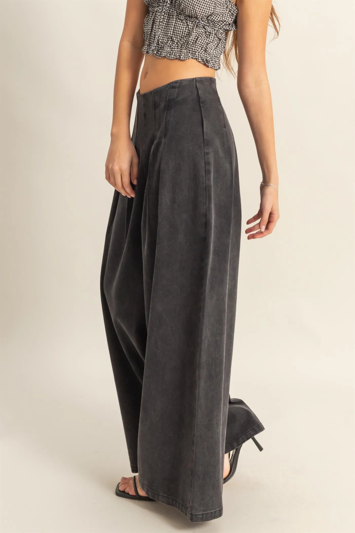 HF25A421-Washed Denim Pleated Wide Leg Pants