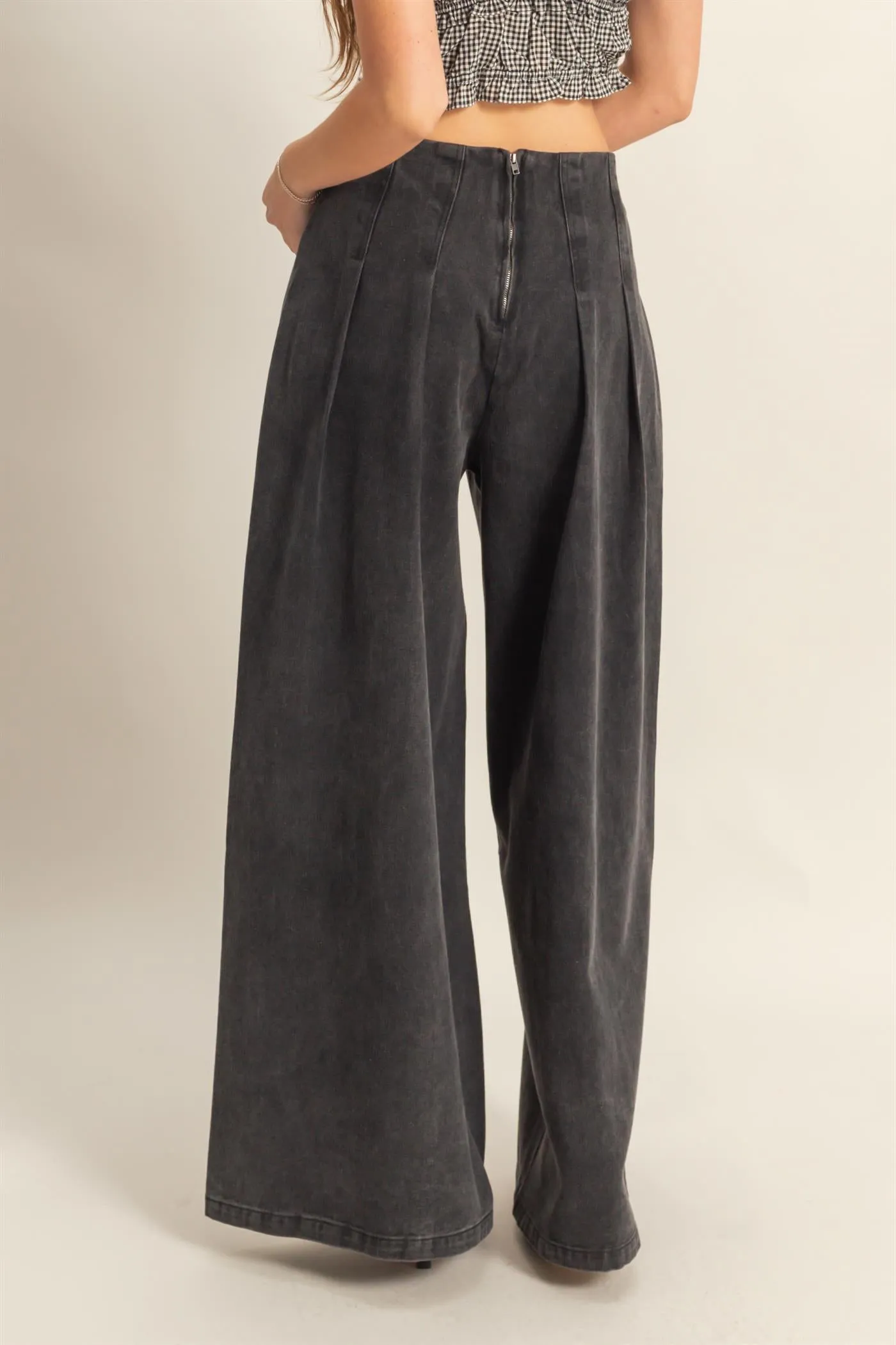 HF25A421-Washed Denim Pleated Wide Leg Pants