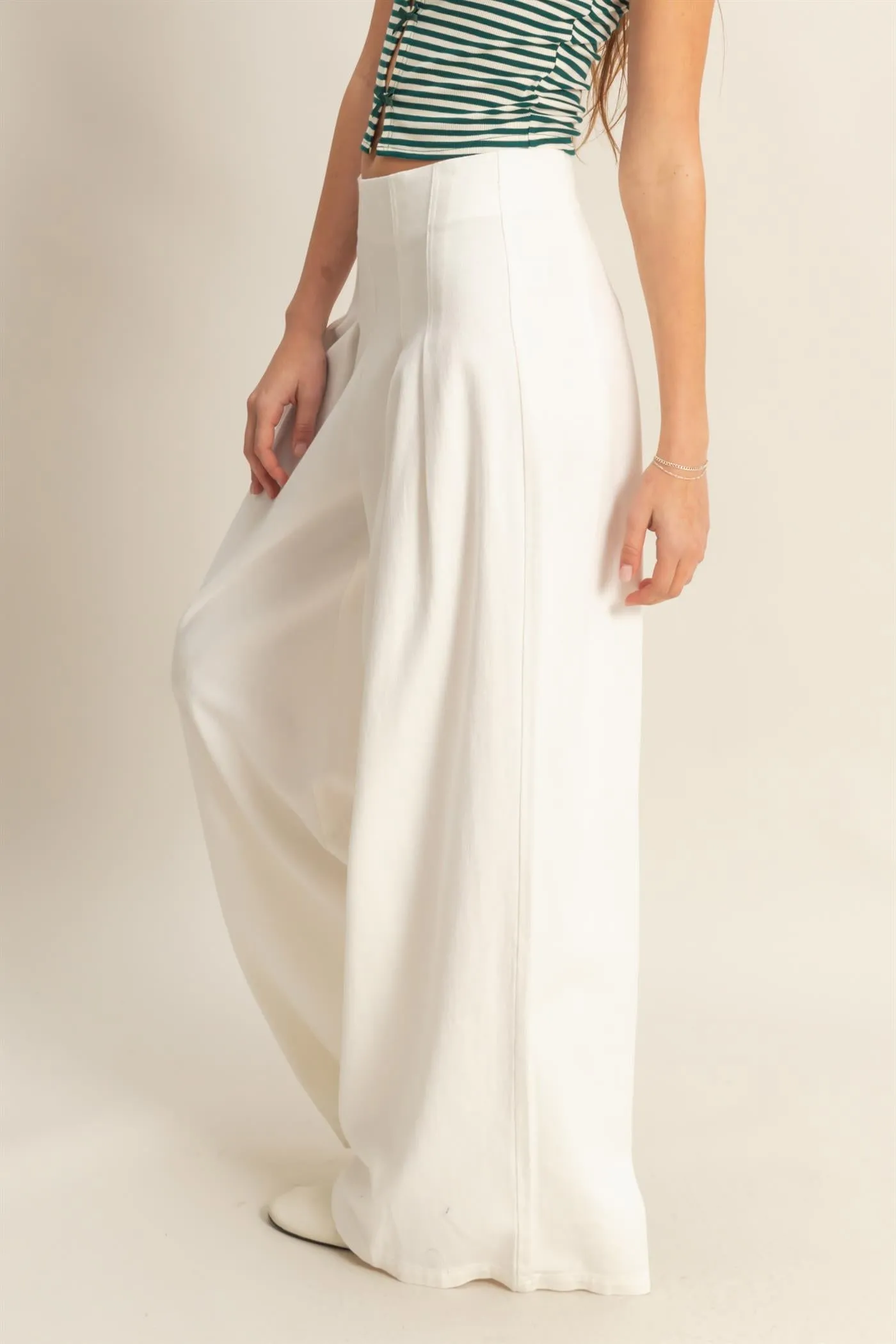 HF25A421-Washed Denim Pleated Wide Leg Pants