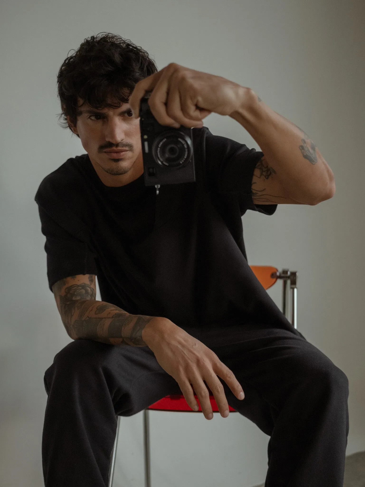 MEN MINIMAL JOGGER - BLACK