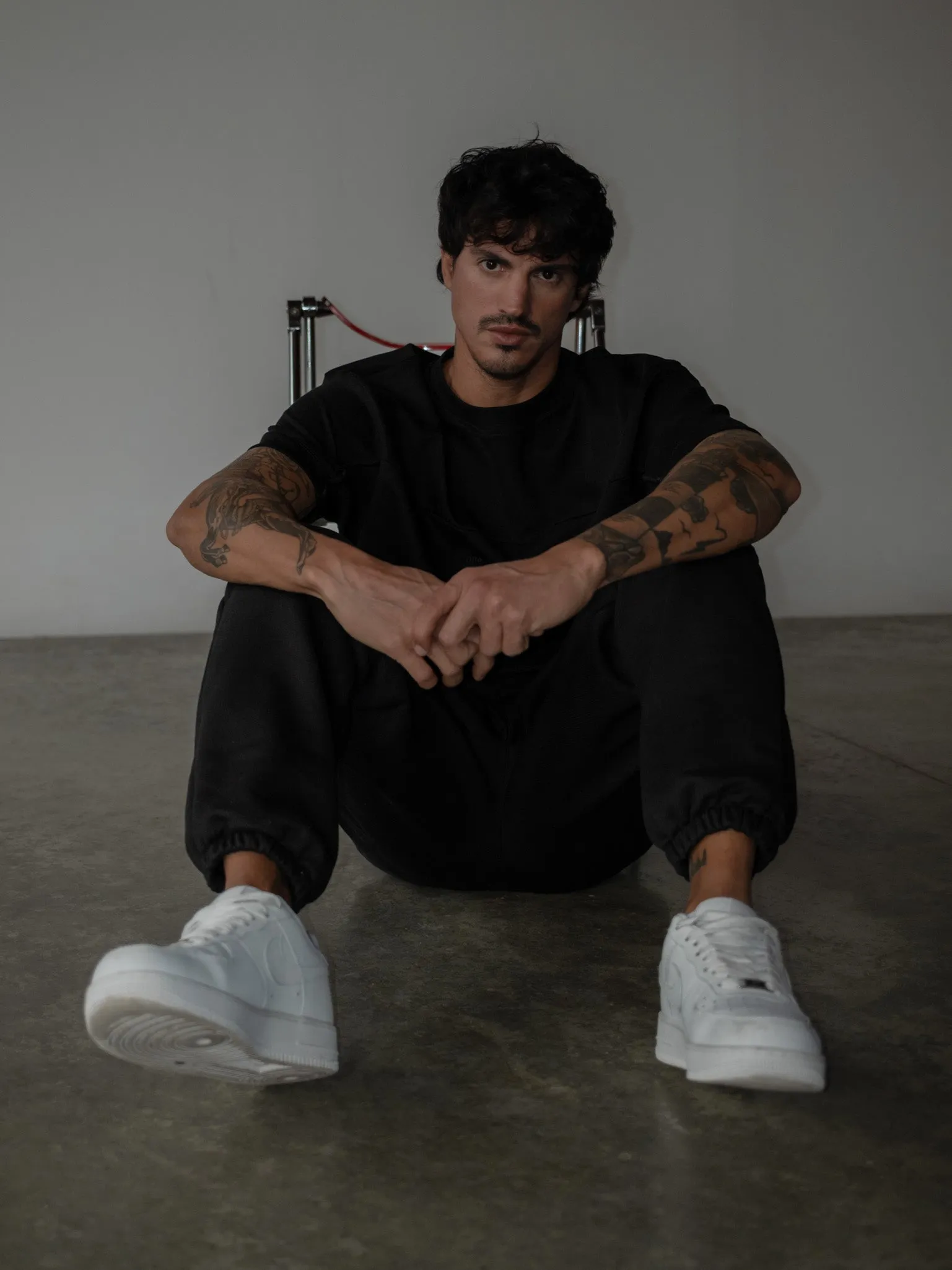 MEN MINIMAL JOGGER - BLACK